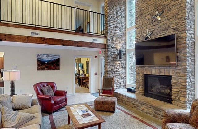 Parking downtown, Gatlinburg1 hour to Knoxville .All BR w/bathroom & own T-STAT.