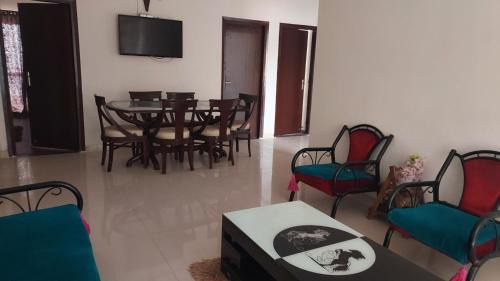 Parkland 4BHK independent floor