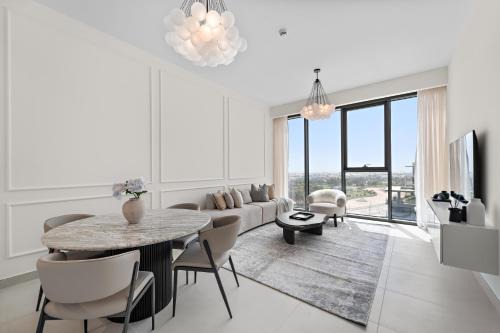 Parkside 2BR plus Maid Canal Front