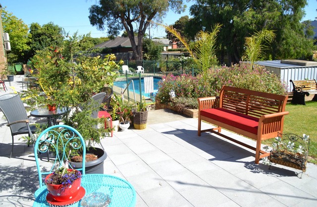 Parkwood Motel and Apartments