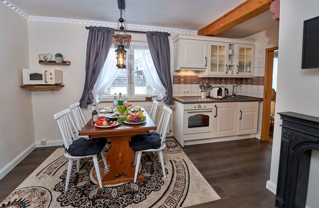 Parlor with Flair - by Lake and castle for 2-4 persons, near Nürburgring/Mosel