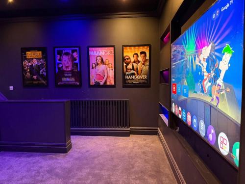 Party House, VIP Bar, Cinema, Sauna, Adults Room, Hot Tub & More!