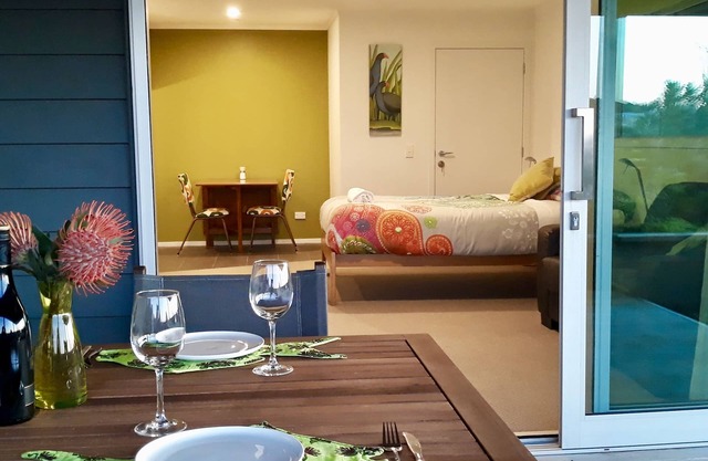 PARUA BAY STUDIO - SELF CONTAINED