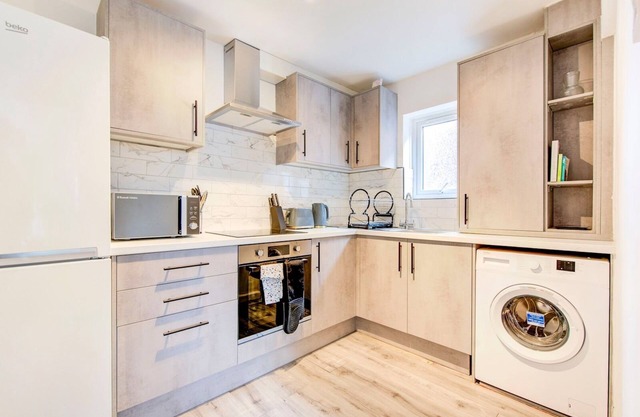 Pass the Keys | Bright Spacious Home Away From Home With Parking