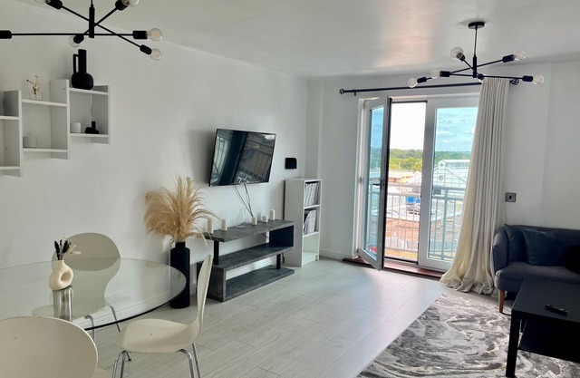 Pass the Keys | Central 2 Bed flat in Edgeware with Parking