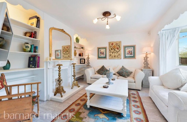 Pass the Keys Designer Cottage w Parking Beautiful Esher