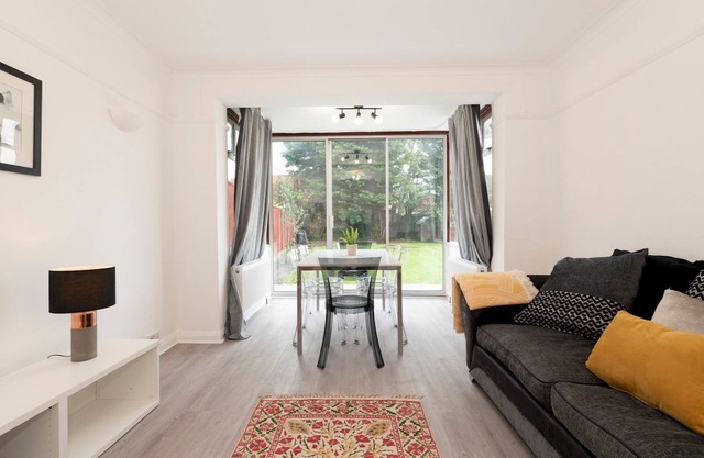 Pass the Keys | Spacious serenity, free parking