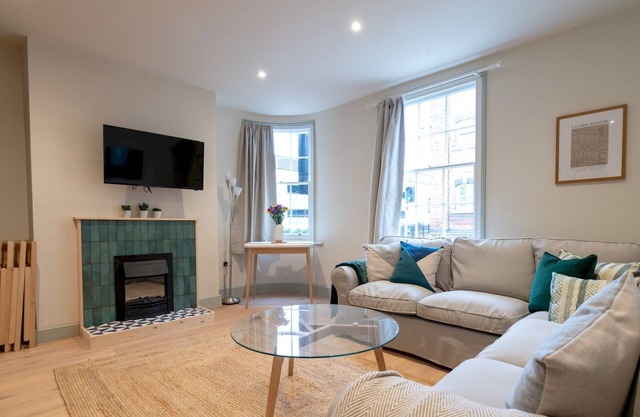 Pass the Keys | Stylish Grade II listed house