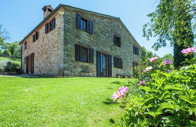Passerina House: the unknown Umbria. Old stone farmhouse with a view