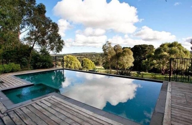 Patsy's Gate - Red Hill South