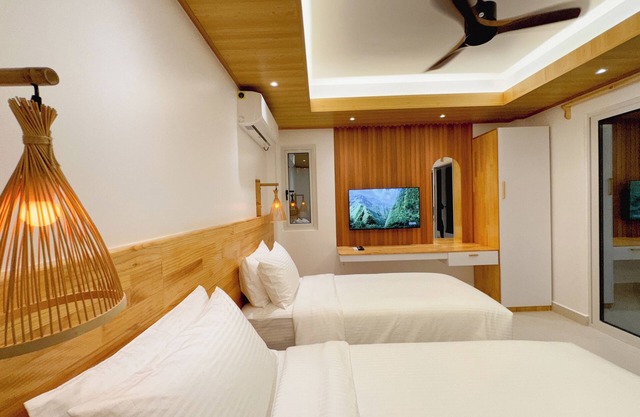 Pavona Maldives