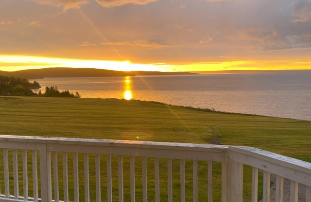 Peace and Comfort on Cape Breton's Bras d'Or Lakes: 3BR and 2Bath Dog Friendly