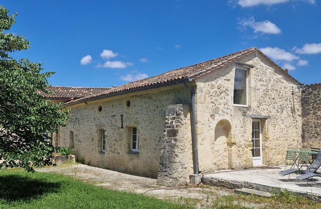 Peaceful 3-star gîte in the heart of Château l'Insoumise