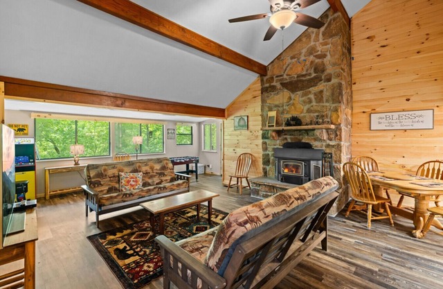 Peaceful 3BR*Firepit*Games*8 Mins to National Park