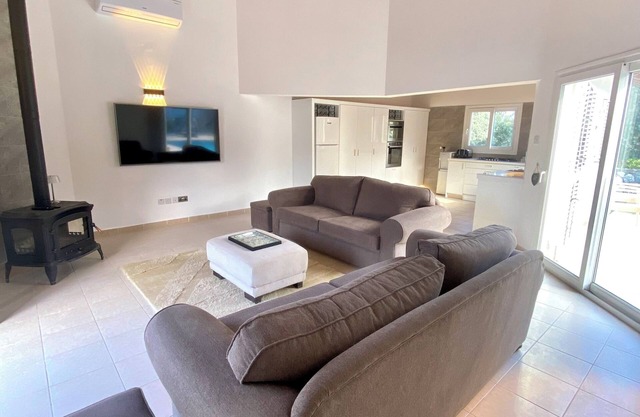 Peaceful bungalow beautifully presented with pool 5 mins to beach Lapta KYRENIA