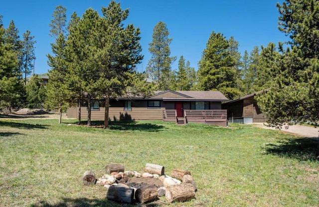 Peaceful Cabin Nestled in the Pines with a Short Walk to Lake Granby