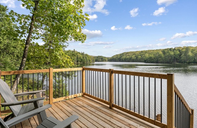 Peaceful Lakeside Retreat w/Starlink