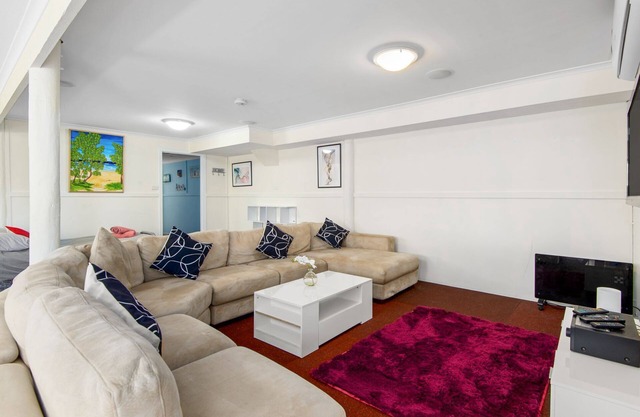 Peaceful Lakeside Escape | Family-Friendly, Games Room & Walk to Café