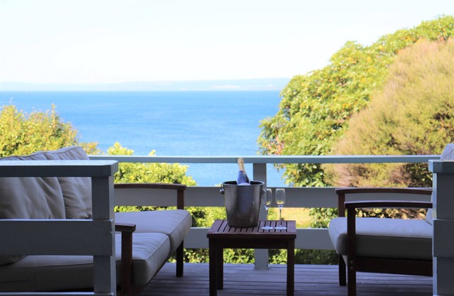 Peaceful Paradise Just a Stroll from the Lake