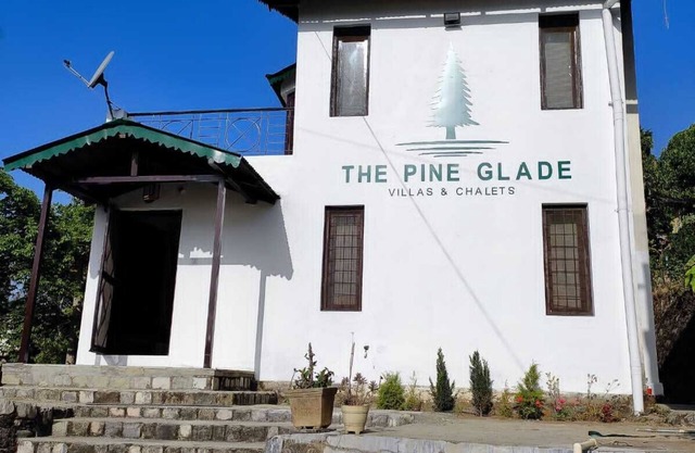 Peaceful Pine Glade Cottage with fireplaces, lawn, & WiFi - near Bhimtal