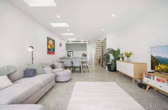 Peaceful Retreat with Backyard in Brunswick East