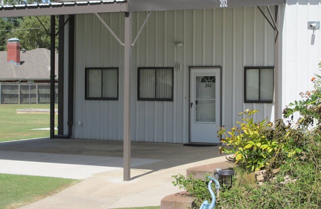 Peaceful Retreat Apartment with carport in city limits