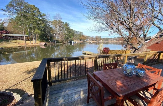 Peaceful Retreat at Beautiful Lake Carroll