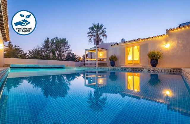 Peaceful retreat w/heatable pool, Portimão