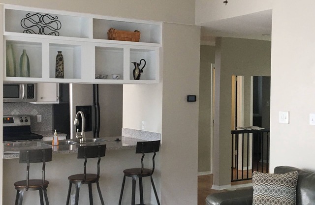 Peaceful seclusion yet minutes from downtown Austin
