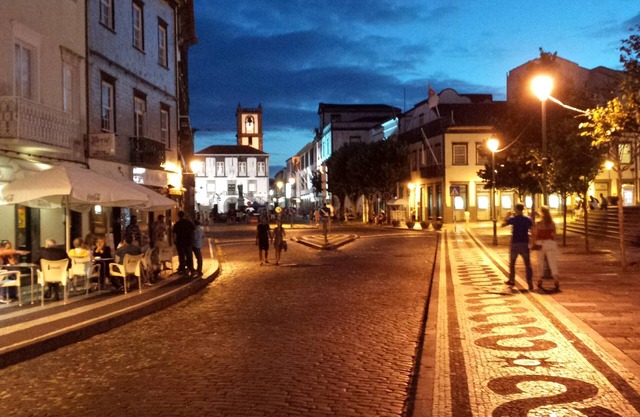 Peaceful, spacious home with spectacular ocean views, sleeps 6