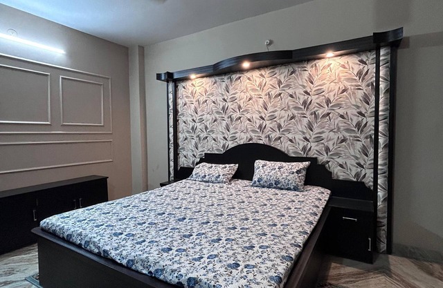 Peaceful & Spiritual Stay Near Kashi Vishwanath