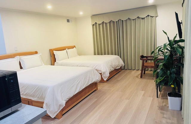 Peaceful Stay Minutes from SFO – Spacious Room, Free Parking, Safe Neighborhood