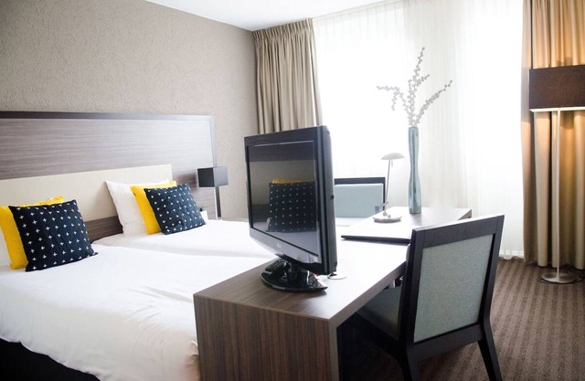 Peaceful Stay Near Nature w/Dining and Parking!