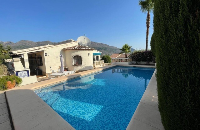 Peaceful villa between sea and mountains.