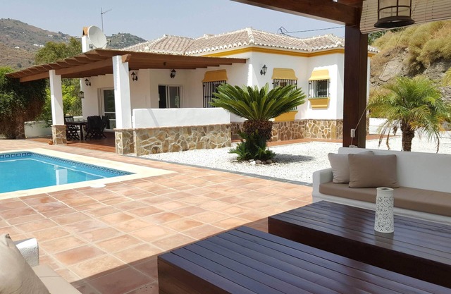 Peacefully situated modern style villa with private pool, panoramic views & Wifi