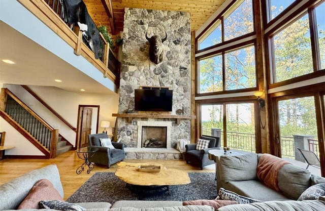 Peak1- 6000 sq ft Ski-in/Ski-Out, 5BR, 5.5Baths, Sleeps 22