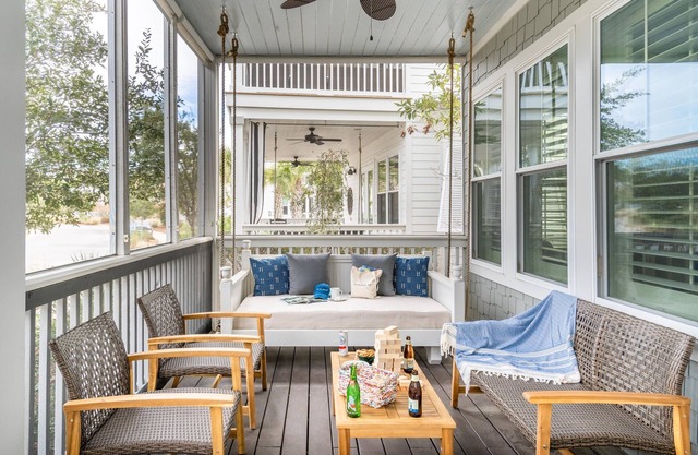 Pearl by AvantStay | Idyllic Seaside Getaway w/2 Large Decks & Lush Garden