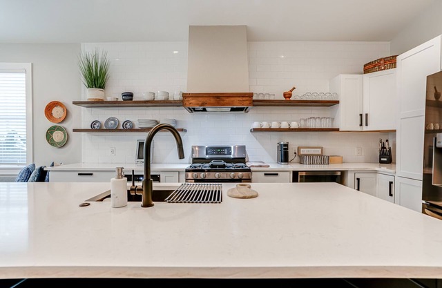 Pearl Cottage and Townhouse Loft Combined. Sleeps 17 near River & Pearl District