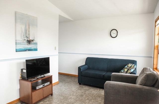 Peck's Cottages in Louisbourg, NS - Minutes from the Louisbourg Fortress!