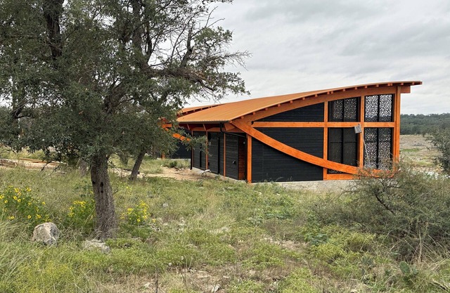 Pedernales River Guesthouses - BLUE