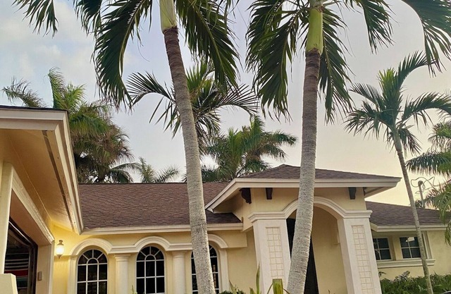 Pelican House Royal Harbor on Naples Bay