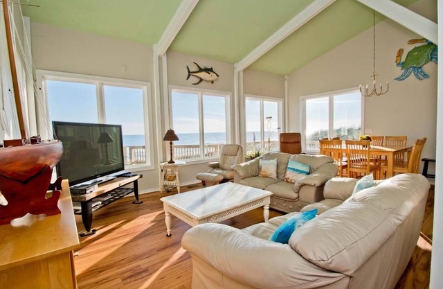 Pelican's Roost, Oceanfront House in Pine Knoll Shores, NC!
