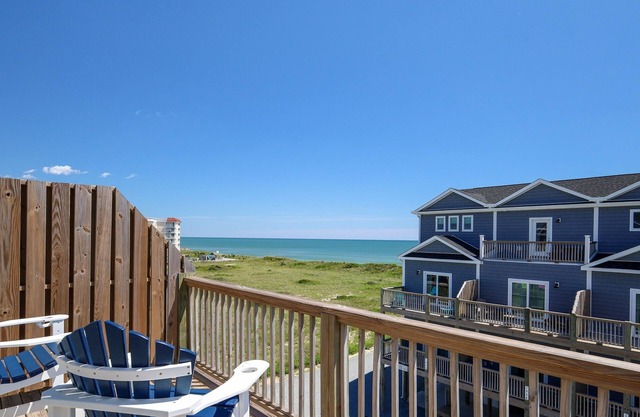 Pelican’s Treasure: Oceanfront Retreat w/Hot Tub