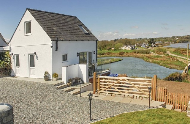 PEN Y PRYS, family friendly, country holiday cottage in Red Wharf Bay