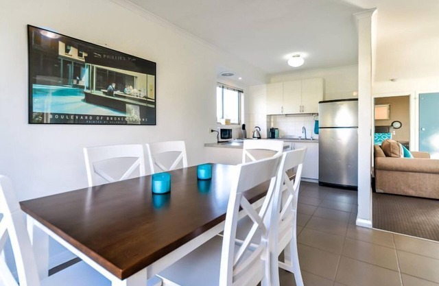 Penguins & Beach Escape - Beachley Bungalow 2 with WiFi