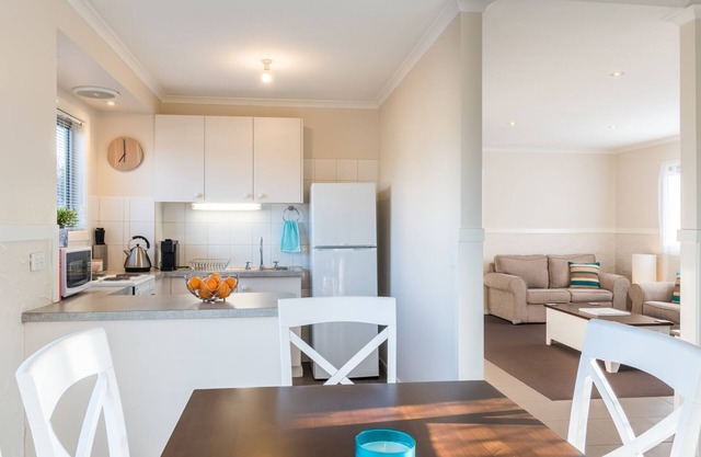 Penguins & Beach Escape - Beachley Bungalow 1 - Inc WIFI