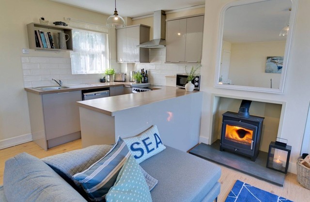 Penrhyn Gwyn - a sea view that sleeps 4 guests in 2 bedrooms