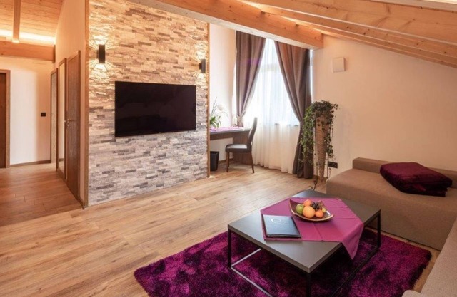 Penthouse, ÜB4-6, B.10 10PH - For Moments