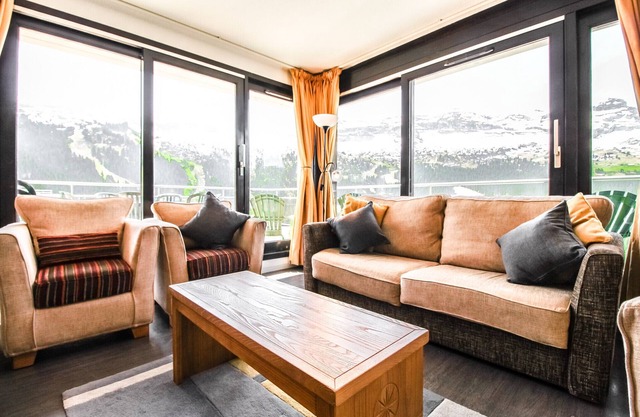 Penthouse 3-bed apartment with large balcony, stunning views