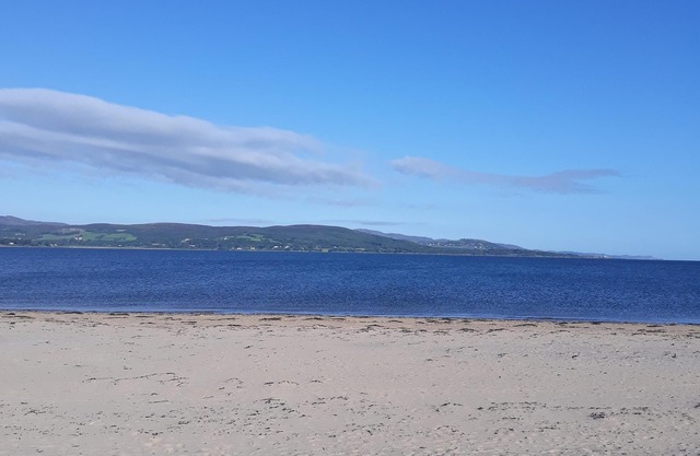 PENTHOUSE APARTMENT overlooking the beach views of Inch Island,Fahan Marina etc.